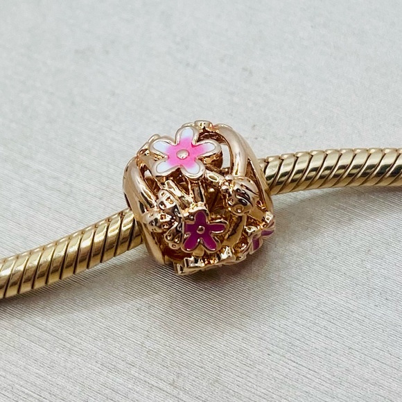 EUC Pandora 788772C01 Pandora Rose Openwork Pink Daisy Flower Charm - Picture 9 of 11